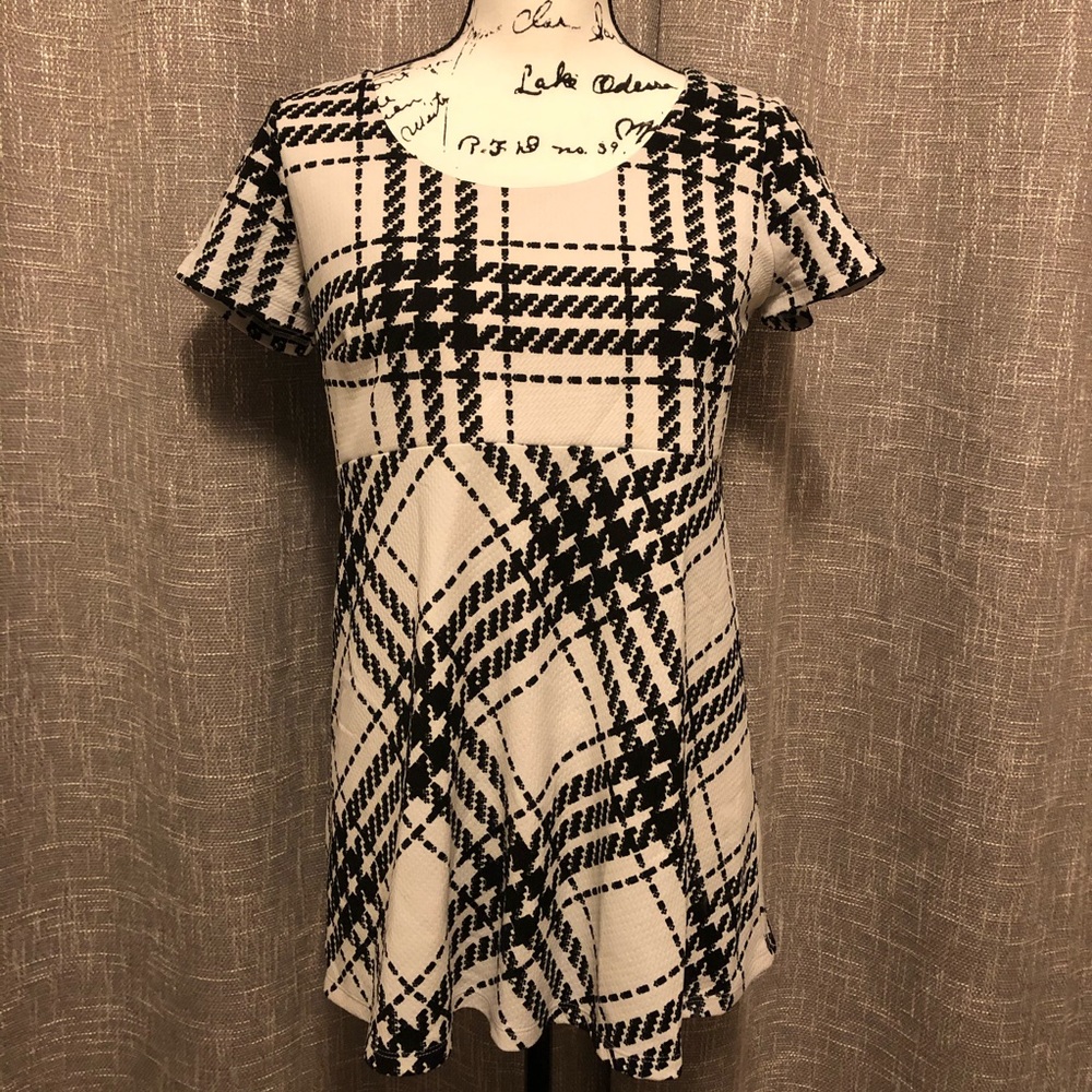 Motherhood Maternity Plaid Blouse! ✨